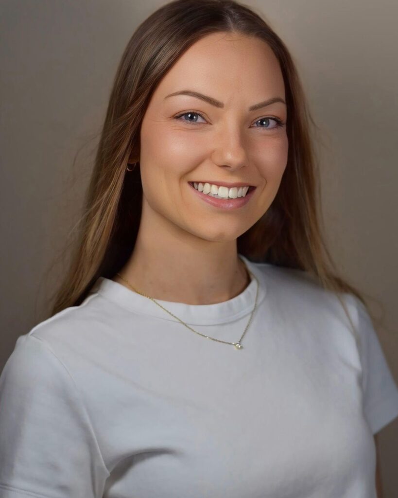 picture of Sarah dance lounge teacher